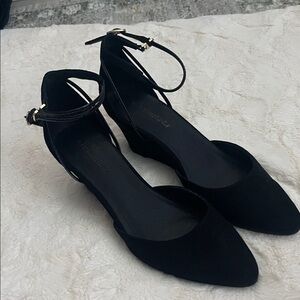 Chic Black Ankle Strap Wedges